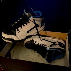 These are Nike Air Jordan Flight Origin G’s.